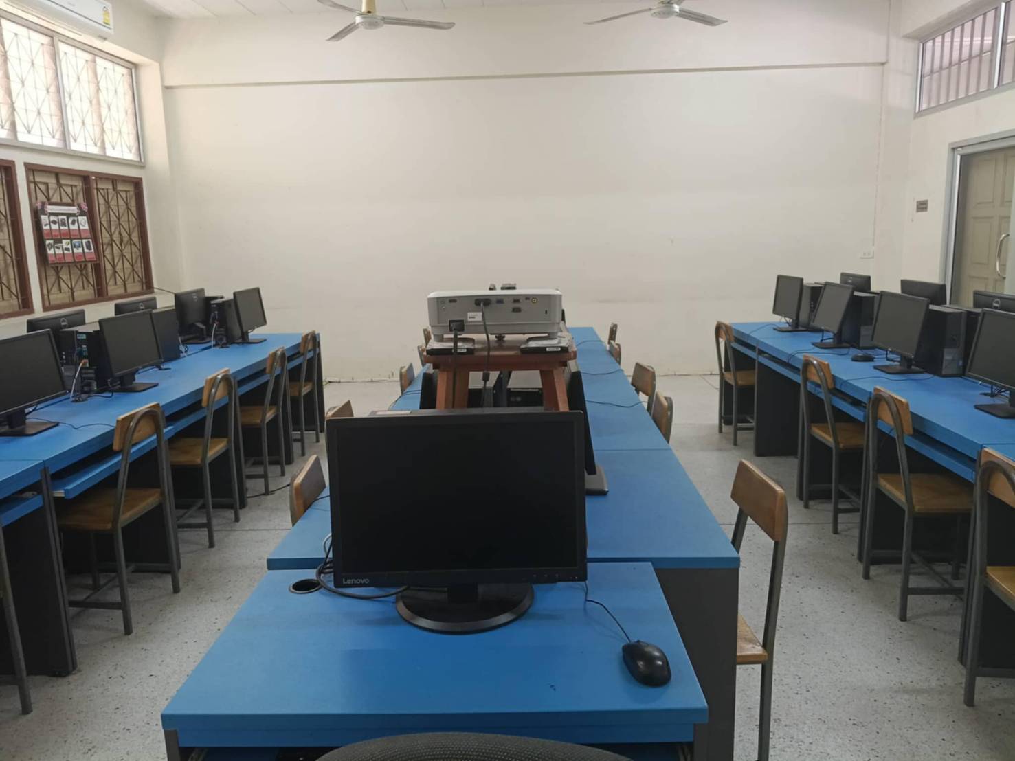 Download free bootstrap 4 landing page, free boootstrap 4 templates, Download free bootstrap 4.1 landing page, free boootstrap 4.1.1 templates, meyawo Landing page