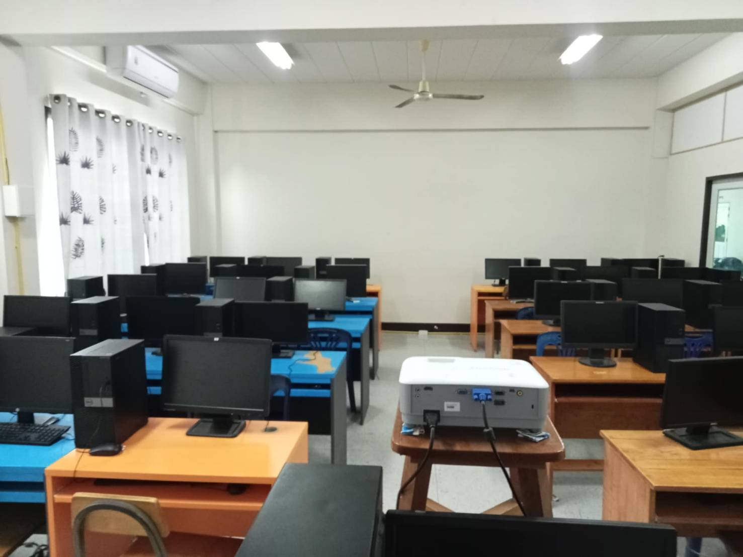 Download free bootstrap 4 landing page, free boootstrap 4 templates, Download free bootstrap 4.1 landing page, free boootstrap 4.1.1 templates, meyawo Landing page